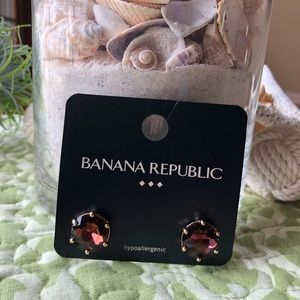 Banana Republic earrings 🍇